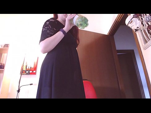 ❤️ Een onderdanige slaaf die houdt van vieze en weelderige slipjes wordt gedwongen te masturberen na het bekijken van deze video! Sex video at nl.sexeey.ru ☑