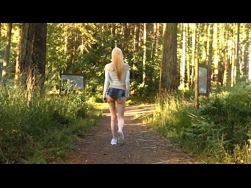 ❤️ Mooie vrouw beweegt langzaam, geen naakt video Sex video at nl.sexeey.ru ☑